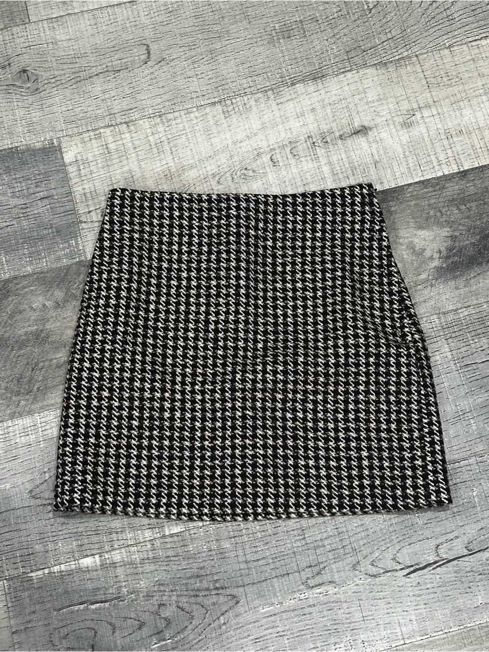 H&M Black and White Houndstooth Mini Skirt